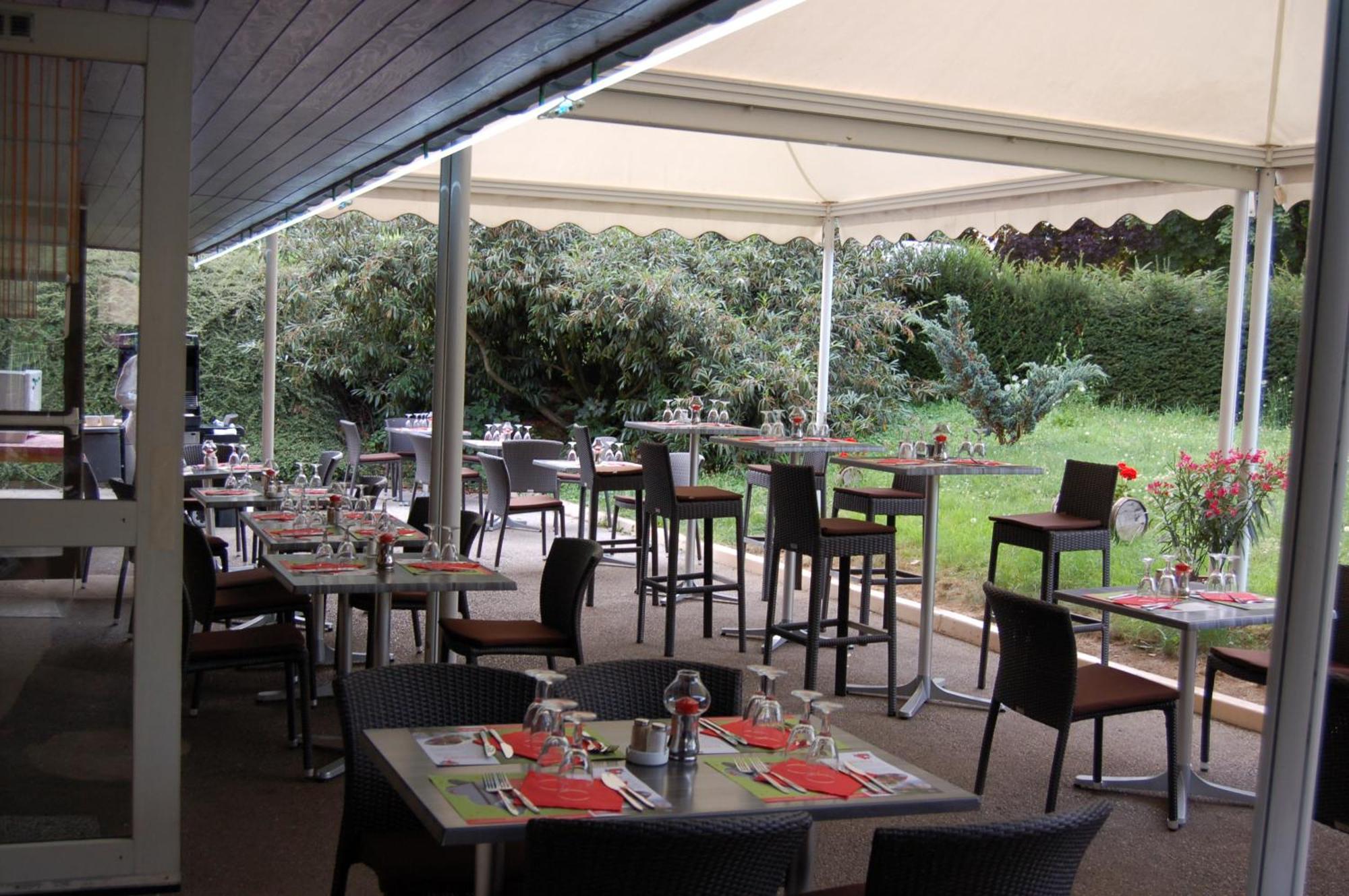 Logis Hotel Lons-Le-Saunier - Restaurant Le Grill Ristorante foto