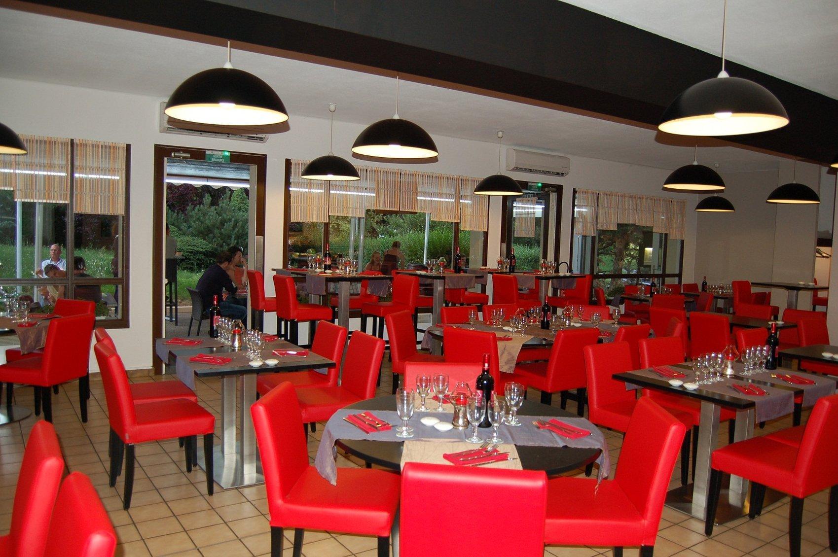 Logis Hotel Lons-Le-Saunier - Restaurant Le Grill Esterno foto