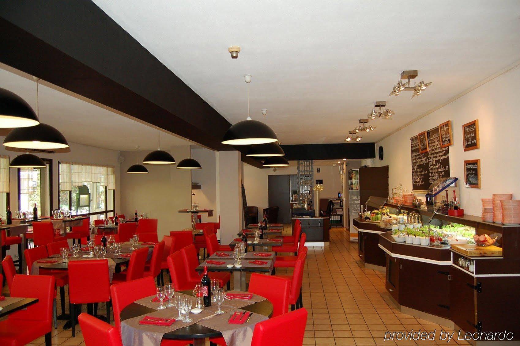Logis Hotel Lons-Le-Saunier - Restaurant Le Grill Esterno foto