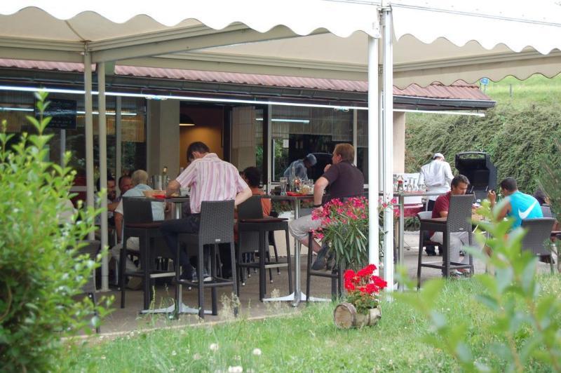 Logis Hotel Lons-Le-Saunier - Restaurant Le Grill Esterno foto