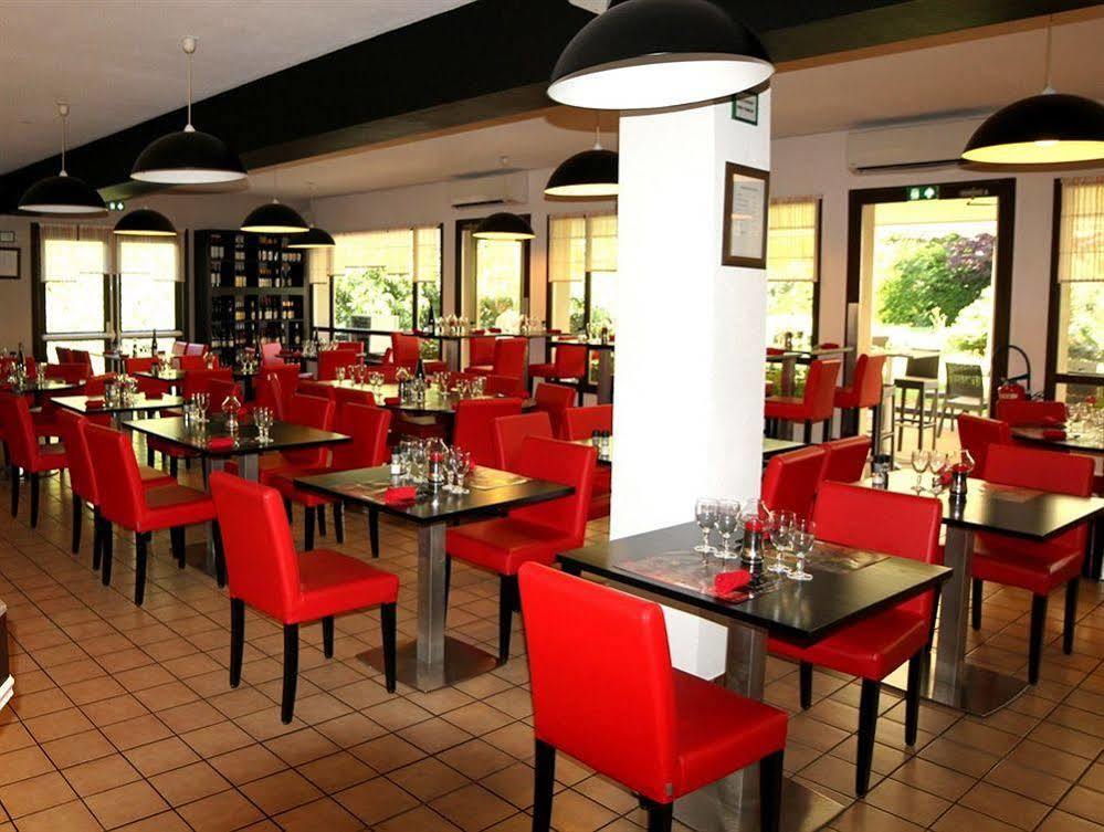 Logis Hotel Lons-Le-Saunier - Restaurant Le Grill Esterno foto